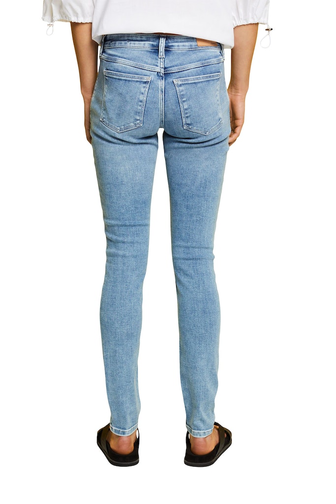 skinny jeans-aus-nachhaltiger-baumwolle-blue-light-washed